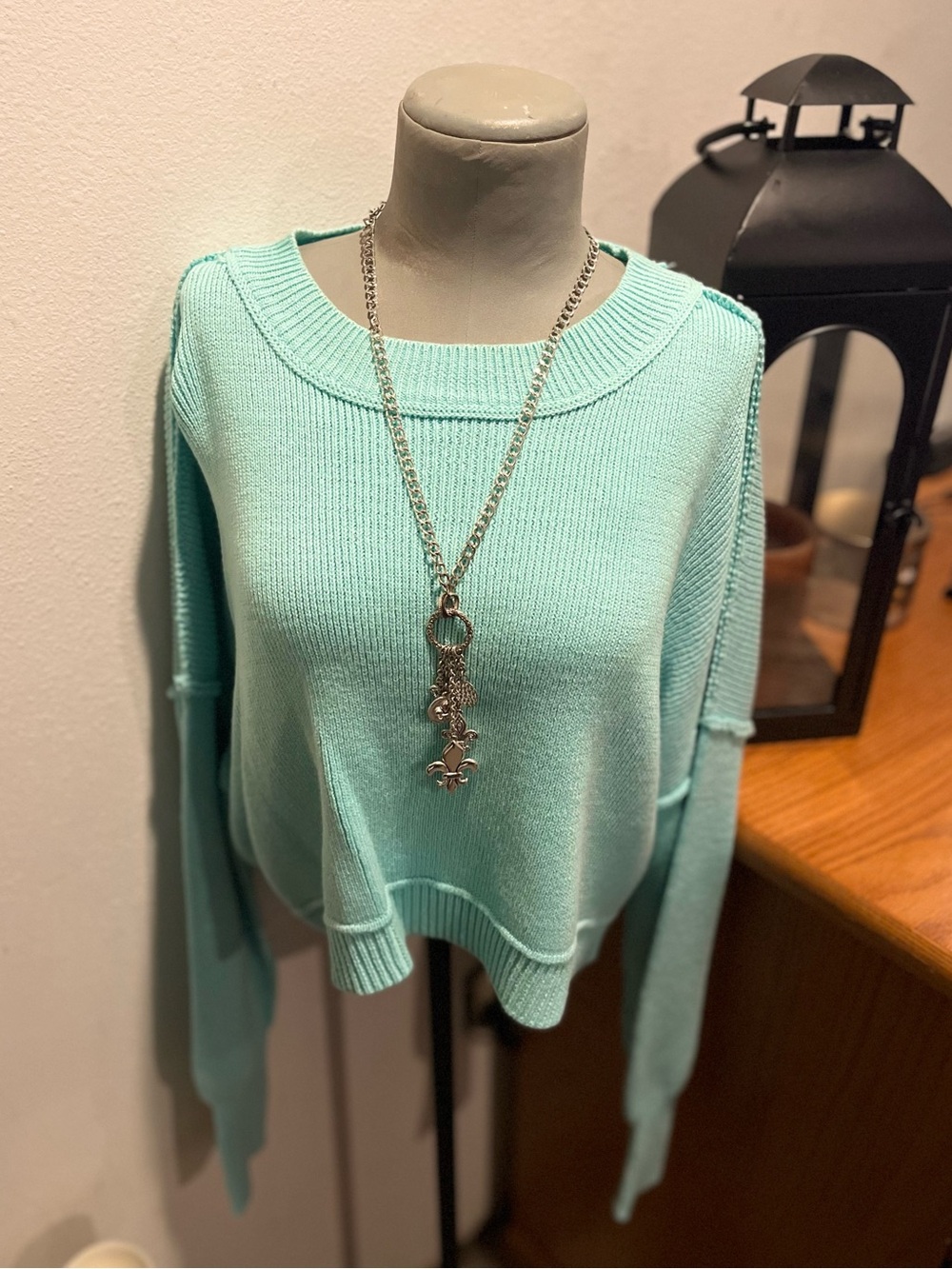 Feminine cropped sweater women’s size medium